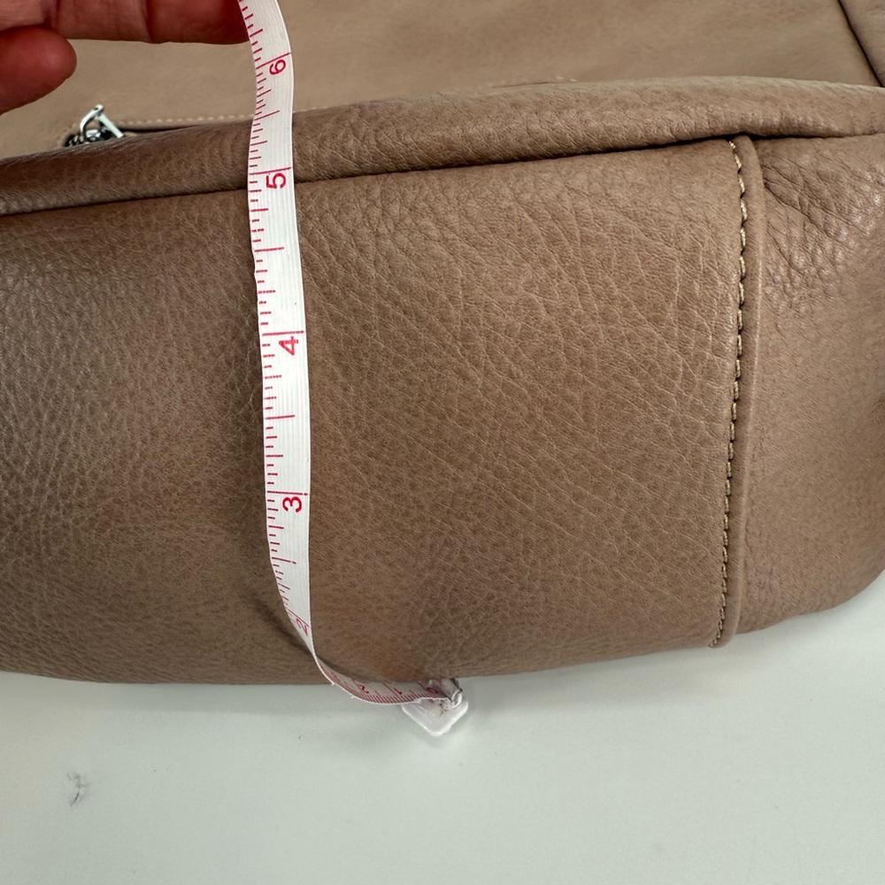 Sasha and Sofi Tan Leather Hobo Bag with Curved Shape and Top Handle - Picture 6 of 8